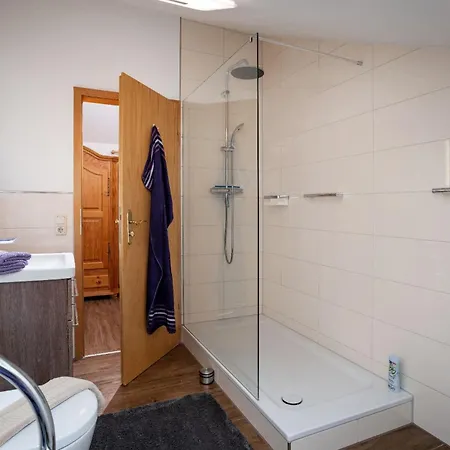 Wellness Mit Hallenbad Und Sauna *